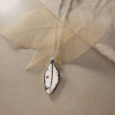 Pohutukawa Leaf Necklace-jewellery-The Vault