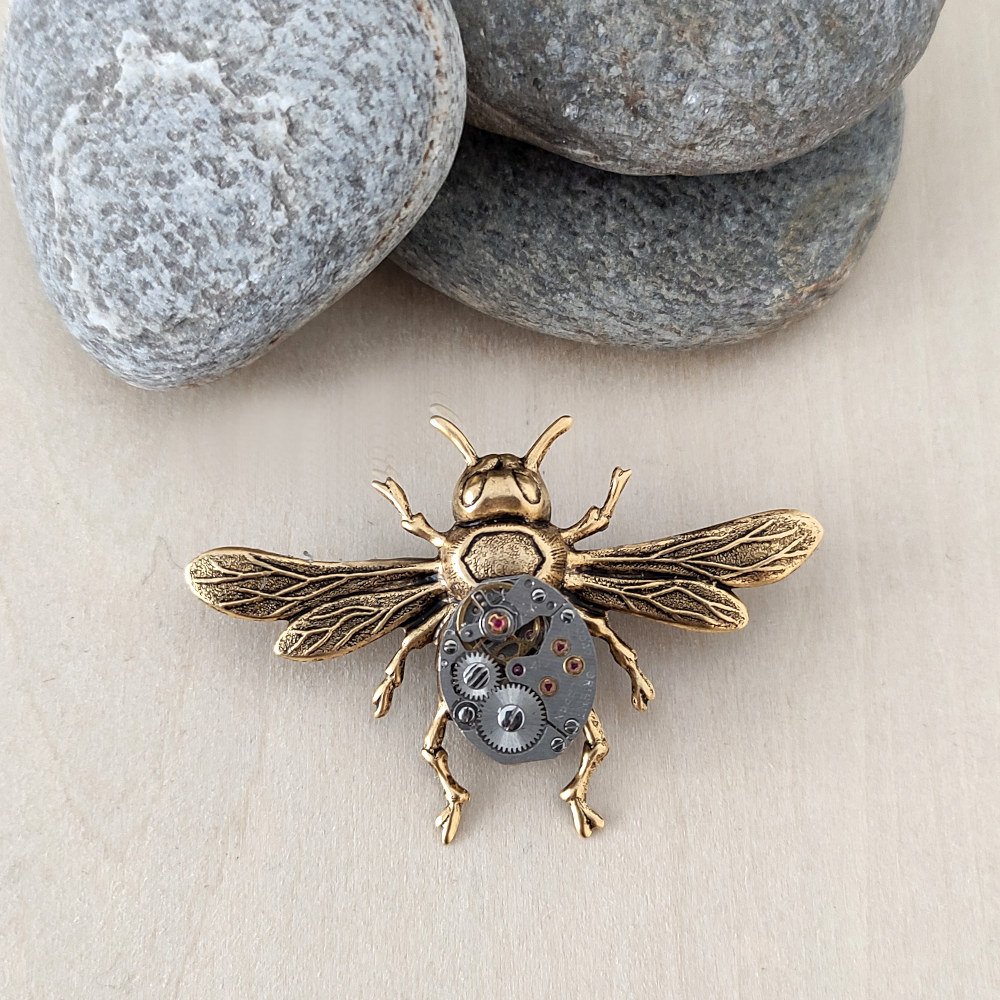 Gold on sale bee brooch