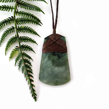 Pounamu Pendant Lashed Toki