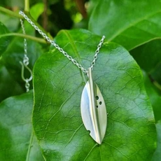 Pohutukawa Leaf Pendant Medium-jewellery-The Vault