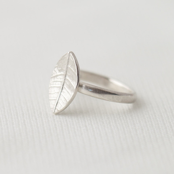 Tiny Leaf Ring Silver