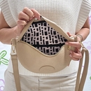 Scarlett Sling Bag Latte