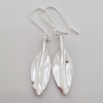 Rata Leaf Earrings Bright Finish